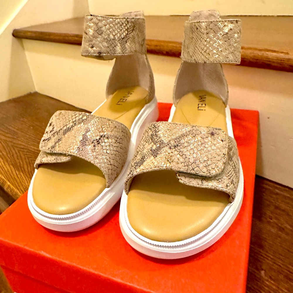 Vaneli Cloe Size 5.5. Brand new never worn
